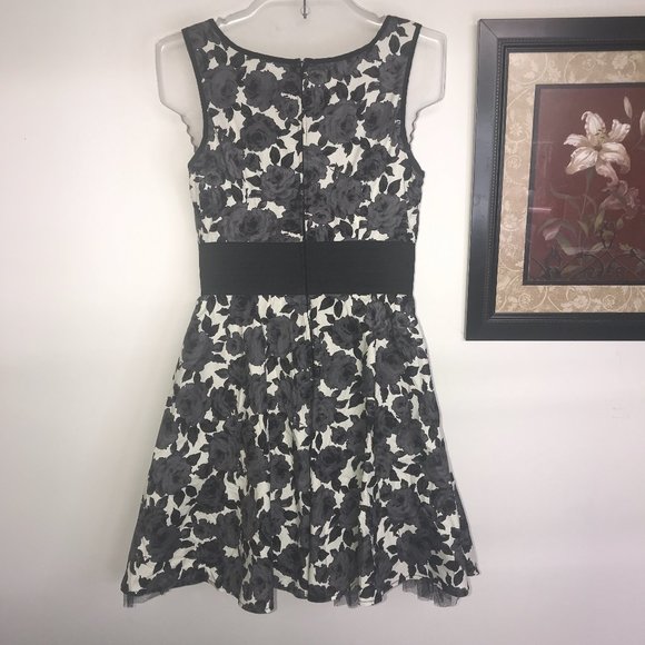 City Triangles Formal Dress Juniors Size 9 - Picture 2 of 11